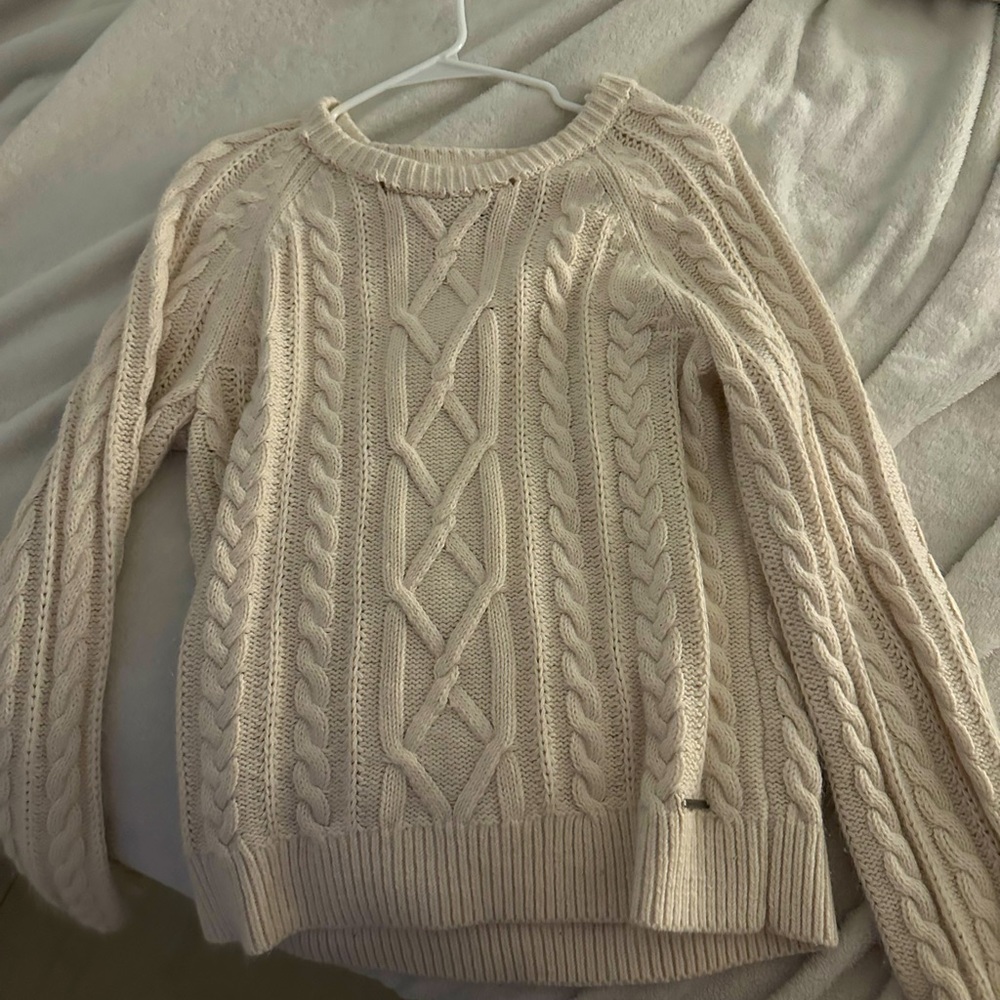 ABERCROMBIE AND FITCH SWEATER